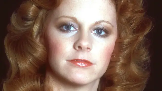 'Video thumbnail for The Tragic Plane Crash That Killed Reba McEntire's Bandmates'