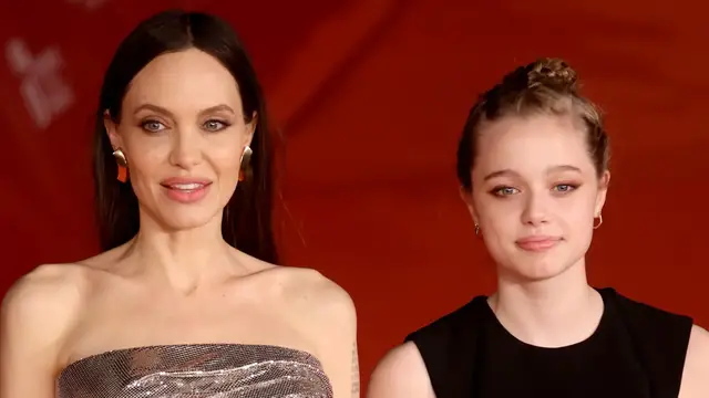 Video thumbnail for 10 Times Angelina Jolie Stunned On The Red Carpet With Her Kids