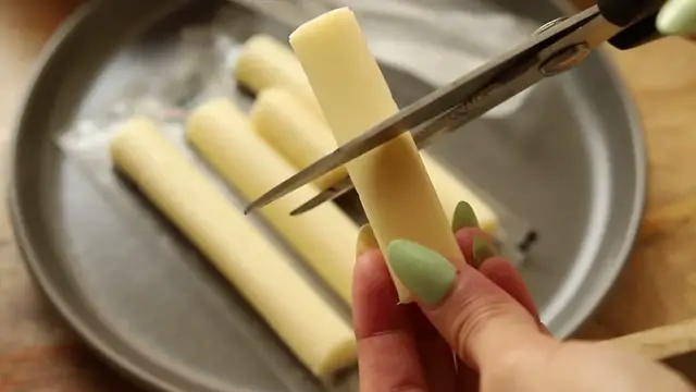 Video thumbnail for 5 EASY SPOOKY TREATS TO MAKE (720P HD)