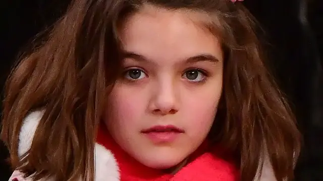 Video thumbnail for Signs Suri Cruise Hates The Public