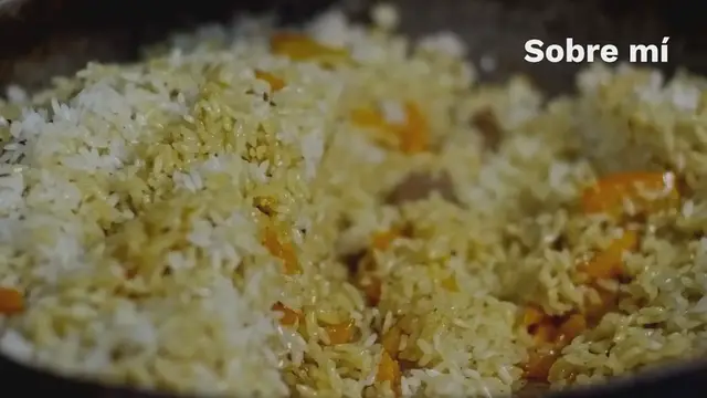 Video thumbnail for Peruvian-style fried rice (arroz chaufa recipe)