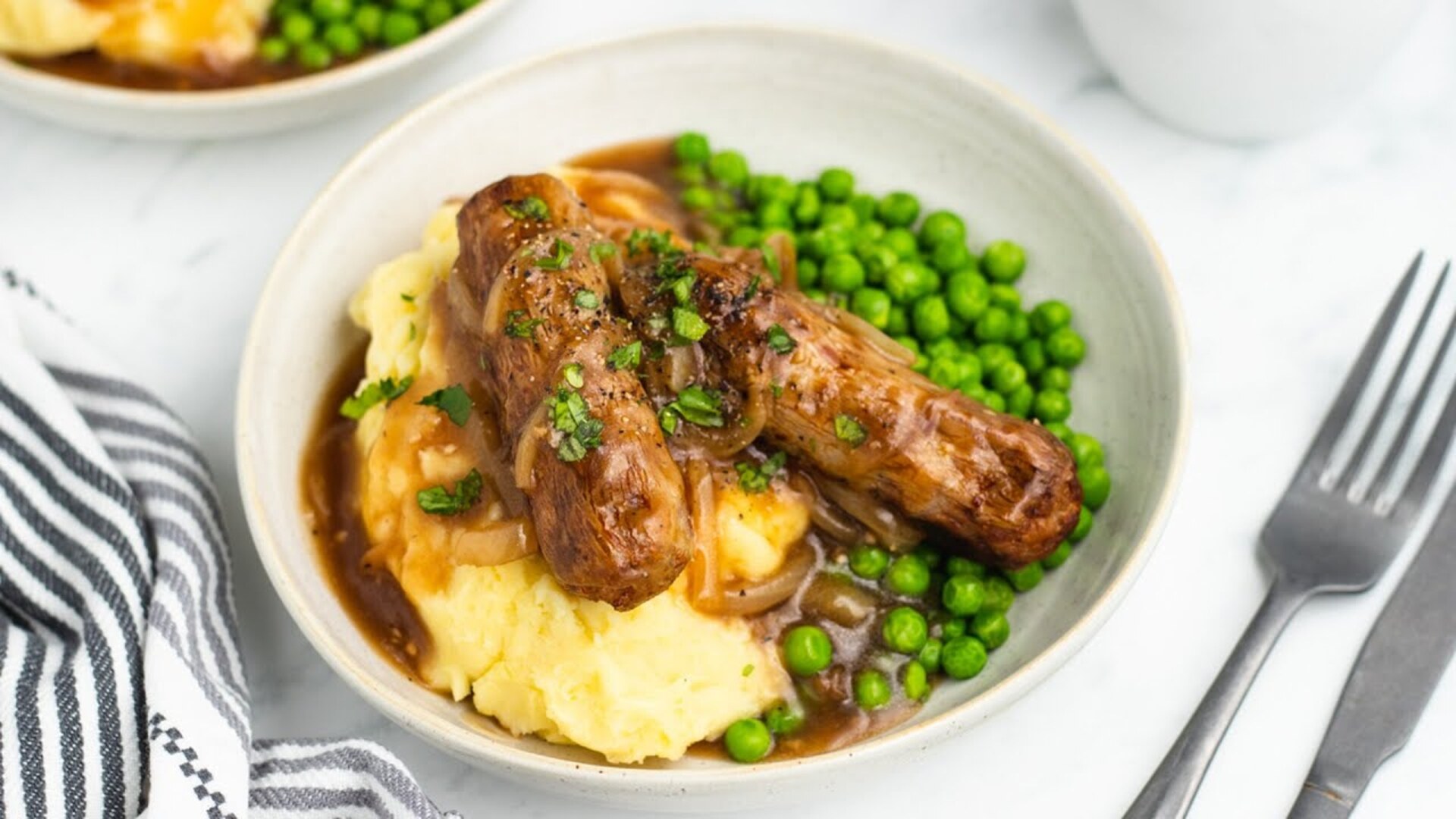 Video thumbnail for Traditional Bangers And Mash Recipe