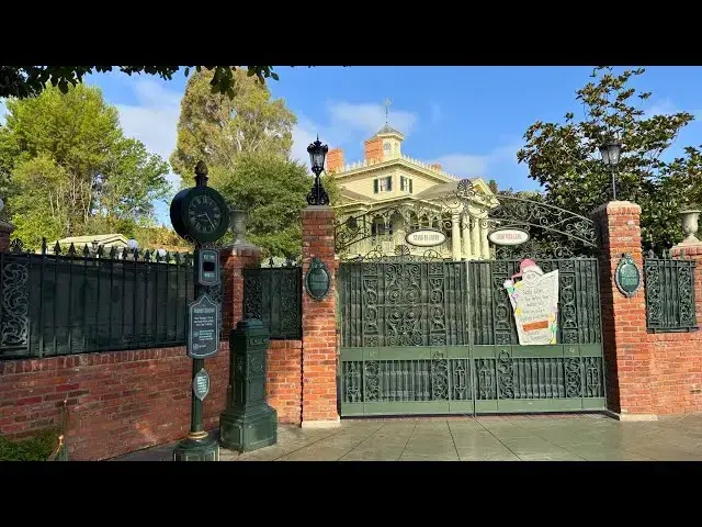 'Video thumbnail for Haunted Mansion Closes at Disneyland for Transformation to Haunted Mansion Holiday 4K'