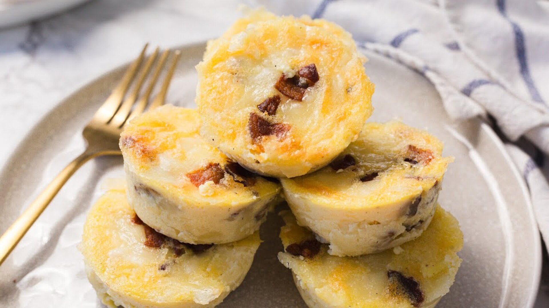 Video thumbnail for Copycat Starbucks Bacon And Gruyere Egg Bites