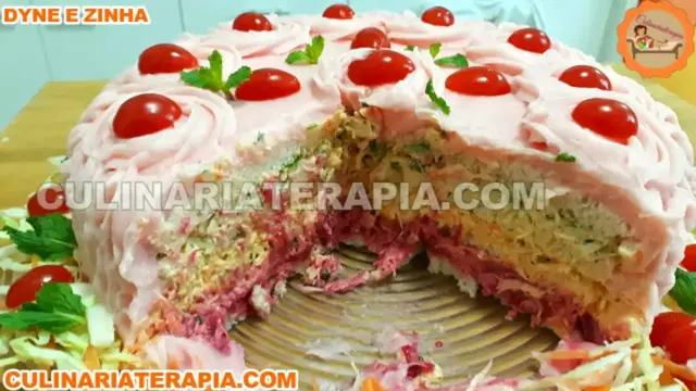 'Video thumbnail for A Torta Fria Mais LINDA e Gostosa que Você Vai Fazer! 💕 (com pão de forma e frango)'