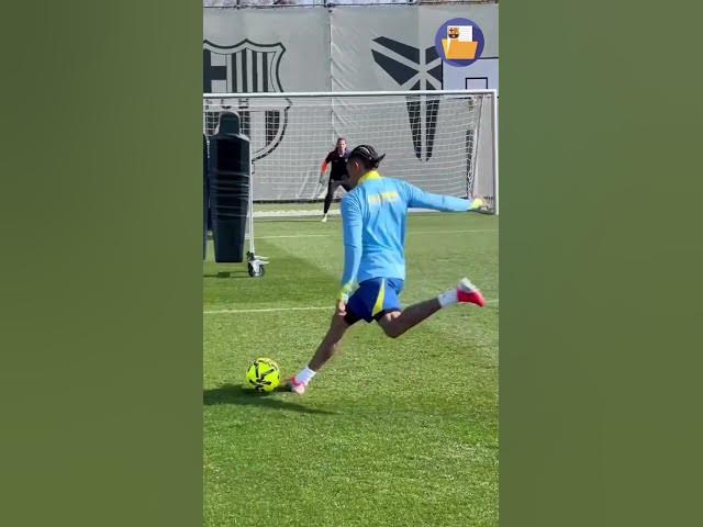 Video thumbnail for Raphinha y Rashford, a puro gol en el entrenamiento del Barça 🎯