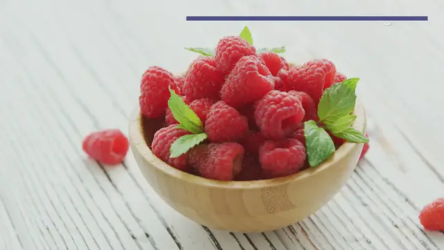 Video thumbnail for Low Carb Rhabarber-Erdbeer-Florentiner-Torte (*Werbung)