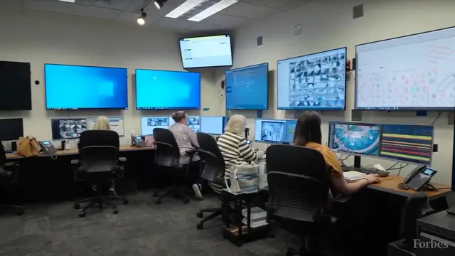 Video thumbnail for Robots Are Taking Over Security Jobs—Will Human Guards Survive_