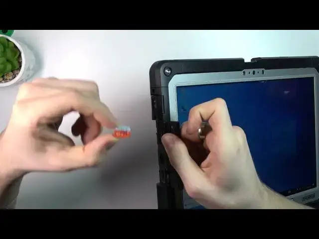 Video thumbnail for PANASONIC ToughBook CF-33: How to Insert Card in just 3 Easy Steps