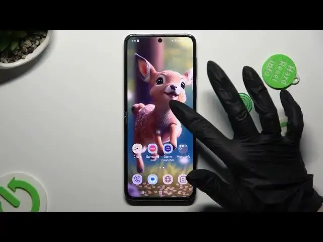 'Video thumbnail for How to Change Device Theme in SAMSUNG Galaxy Flip5 – Personalize Device Menu Style'