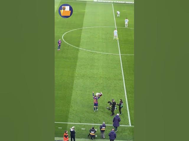Video thumbnail for Frenkie ha mostrado la Supercopa al Camp Nou
