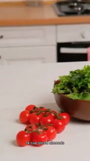 Video thumbnail for Spinach salad recipe