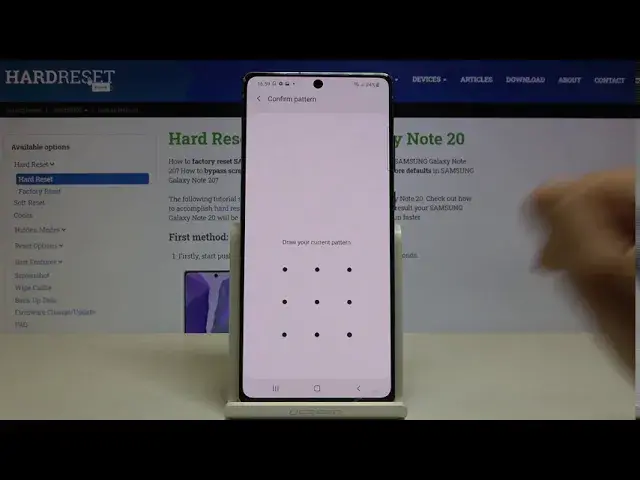 Video thumbnail for How to Enable Automatic Updates in SAMSUNG Galaxy Note 20 - Update System