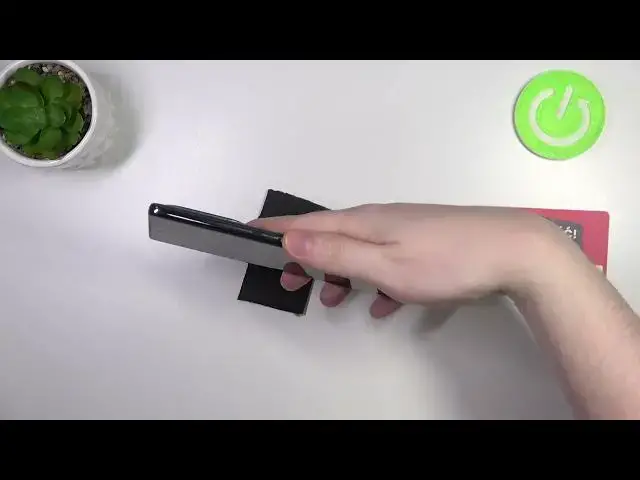 Video thumbnail for OPPO Reno10 Pro and Male Hand Size Comparison