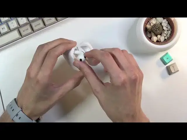 Video thumbnail for Unboxing AirPods 3d Generation - What's Inside the Box | First Impression