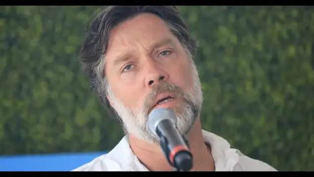 Video thumbnail for Rufus Wainwright performs Somewhere Over the Rainbow at Project Angel Food