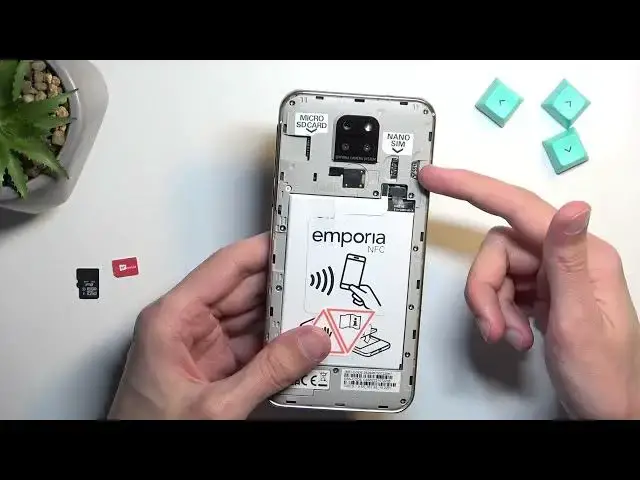 Video thumbnail for How to Insert Nano SIM to Emporia Smart.5 – Input Micro SD