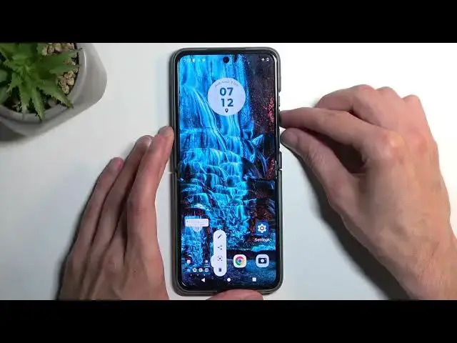 Video thumbnail for How to Capture Screenshot on MOTOROLA Razr 40
