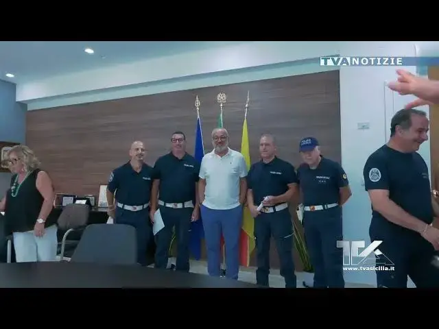 'Video thumbnail for Adrano. Dopo un concorso interno del Comune, 3 ausiliari del traffico diventano Istruttori di Polizi'