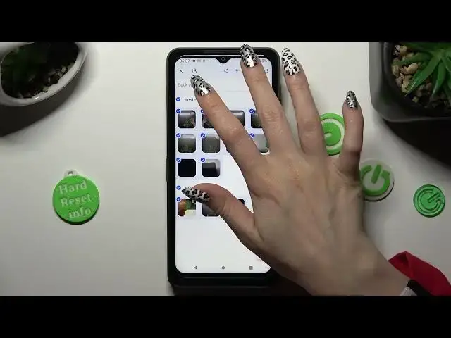 Video thumbnail for How to Delete Multiple Photos on CAT S75?