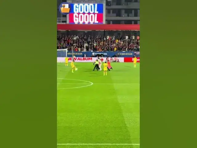 Video thumbnail for Lo que no se vio en la transmisión: un espontáneo interrumpió el partido del Barça