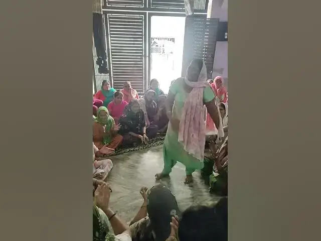 Video thumbnail for बहुत सुन्दर जकड़ी और डांस,एक टैक्सी सोलाह जने #dance #hariyanvilokgeet #जकड़ी#फनीकॉमेडीवीडियो