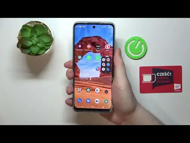 Video thumbnail for MOTOROLA Moto G32 and Male Hand - Size Comparison