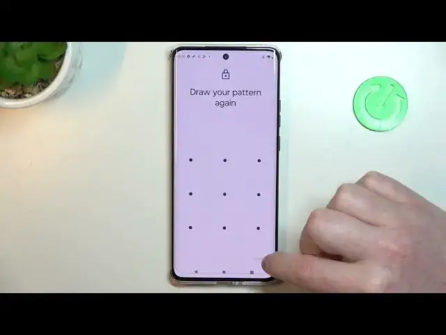 Video thumbnail for Does the MOTOROLA Edge 40 Phone Have a Fingerprint Scanner? Let's Check!