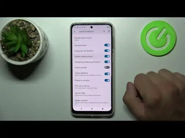 'Video thumbnail for How to Turn On / Turn Off the Screen Locking Sounds on MOTOROLA Moto G42'