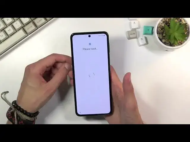 Video thumbnail for Unboxing SAMSUNG Galaxy Z Flip3 - Hands On & First Impressions