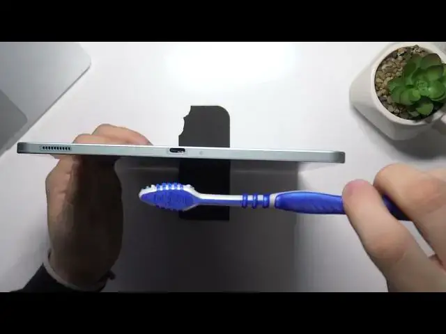 'Video thumbnail for How to Clean SAMSUNG Galaxy Tab S7 FE USB Port using Household Items'
