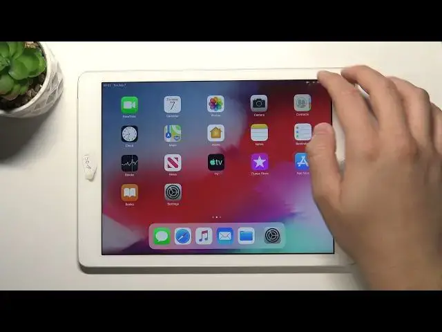 Video thumbnail for How to Pick Lock Screen Wallpaper on iPad Air 1st Generation - Apply Lock Screen Wallpaper