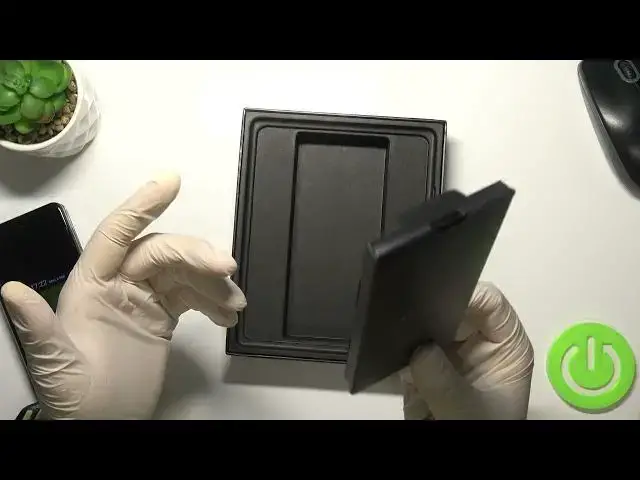 'Video thumbnail for In the Box of the Samsung Galaxy Z Fold 3 5G is a Protective Silicone Case included? EU Distribution'