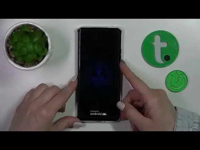 'Video thumbnail for How to Power On the MOTOROLA Edge 40 Smartphone - Switching the Device On'