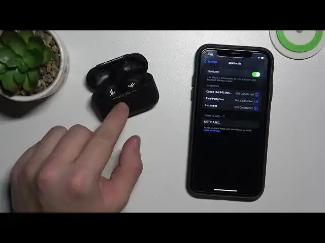 Video thumbnail for How To Pair iPhone With Marshall Motif A N C