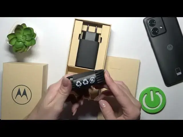 'Video thumbnail for Does MOTOROLA Edge 40 Neo Come with USB Cable?'