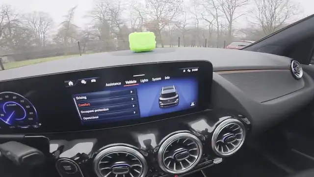 Video thumbnail for MERCEDES-BENZ EQA - How to Manage the Sunroof