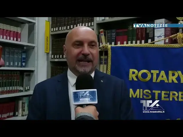 Video thumbnail for Adrano. Donato dal Rotary alla biblioteca comunale il volume "Monasteri, eremi e conventi Sicilia e