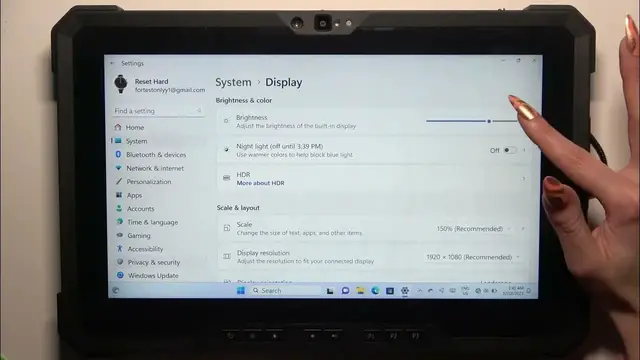 Video thumbnail for How to Turn On/Off Auto-Brightness on DELL RUGGED 7220 – Adaptive Screen Brightness