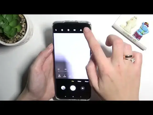 Video thumbnail for How to Enter & Use Camera Pro Mode on XIAOMI Mi 11 Ultra - Enter Camera Advanced Options