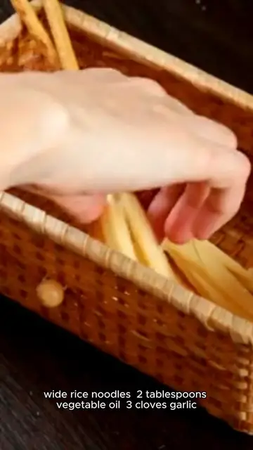 Video thumbnail for pad see ew recipe