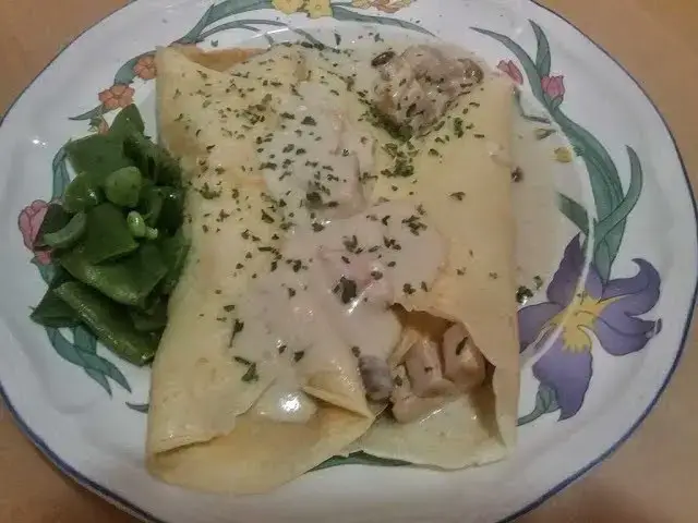Video thumbnail for Chicken Crepes with Blue Cheese and Pistachios