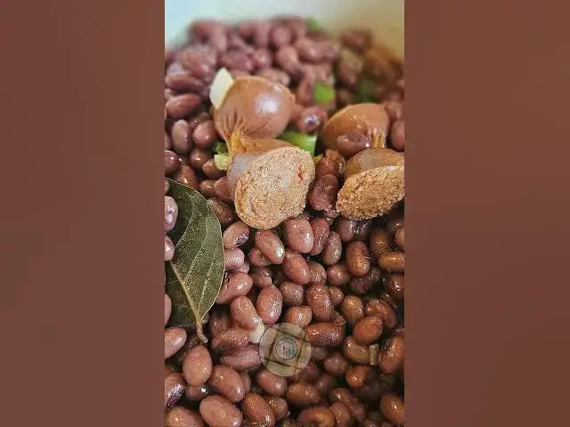 Video thumbnail for Red Beans and Rice with Hot Links