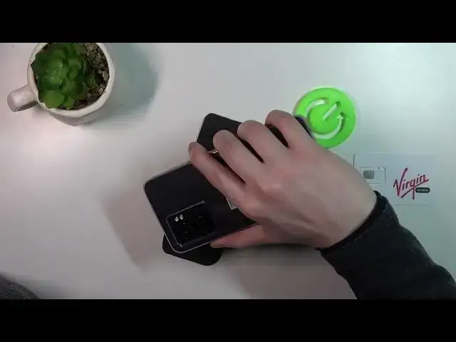 Video thumbnail for Size comparison between OPPO A77 phone and human handheld