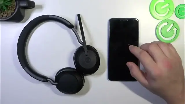 Video thumbnail for How To Check Battery Level on Jabra Evolve2 65