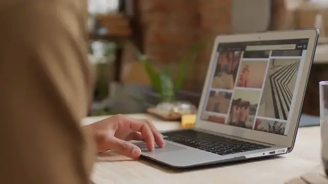 Video thumbnail for Project 1_ Setup + Adding Bootstrap to React _ Complete React Course in Hindi #5