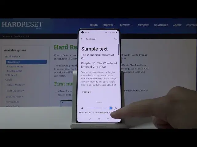'Video thumbnail for Open Display Options and Choose Font Size - OnePlus 8'