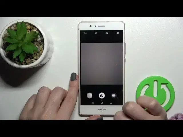 Video thumbnail for How to Take Burst Shot - HUAWEI P9 Lite and A Lot Of Photos At Once