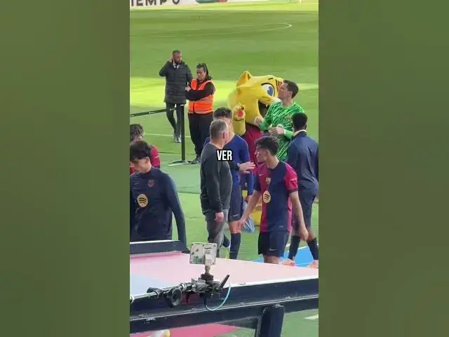 Video thumbnail for ATENTOS AL CARIÑO DE FLICK CON SUS JUGADORES