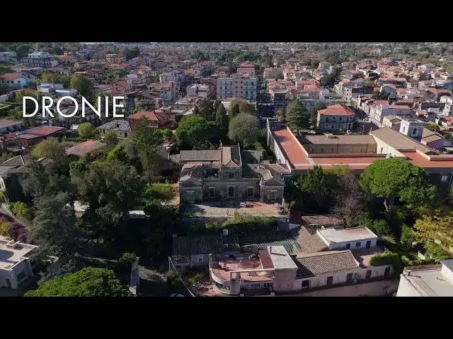 'Video thumbnail for Drone QuickShots - Dronie'